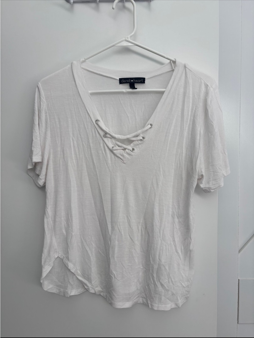 Derek Heart White Lace-Up V-Neck Short Sleeve Tee